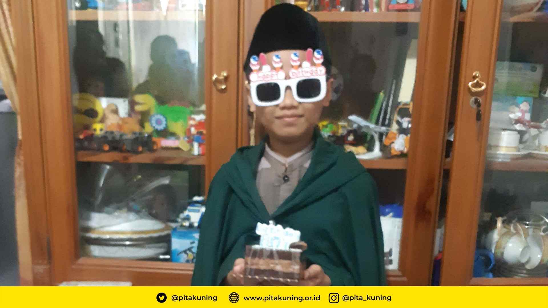 Anak Pita Kuning_Attack on Titan