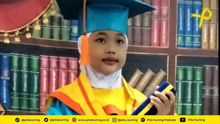 Anak Pita Kuning Riani Lulus TK