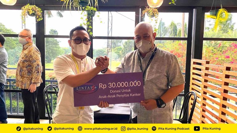 Bantuan untuk Anak Pita Kuning Lintas 5 SMAN 4 Jakarta
