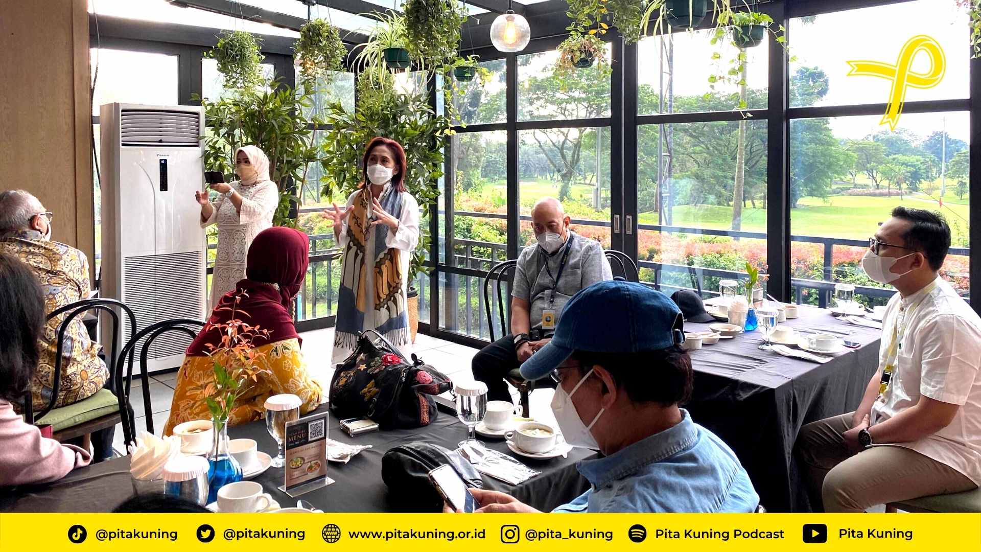 Bantuan untuk Anak Pita Kuning Lintas 5 SMAN 4 Jakarta