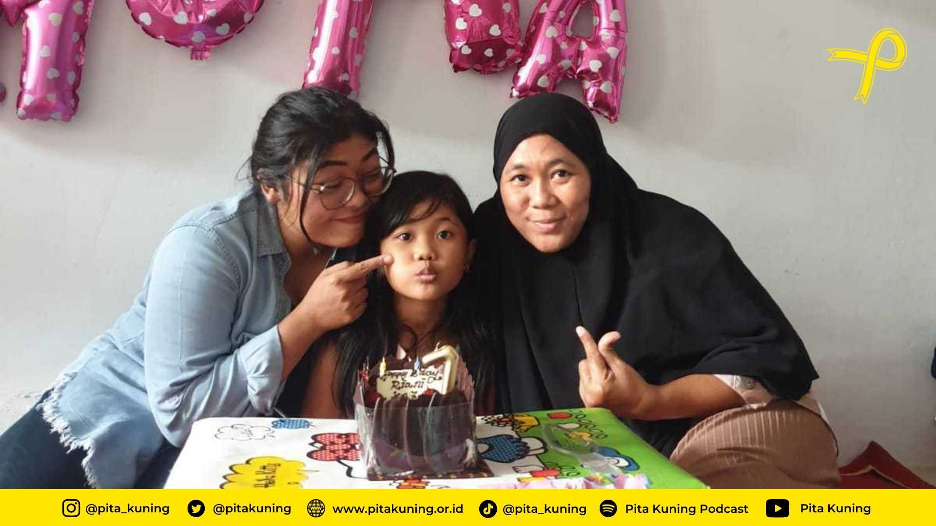 Anak Pita Kuning Merayakan Ulang Tahun