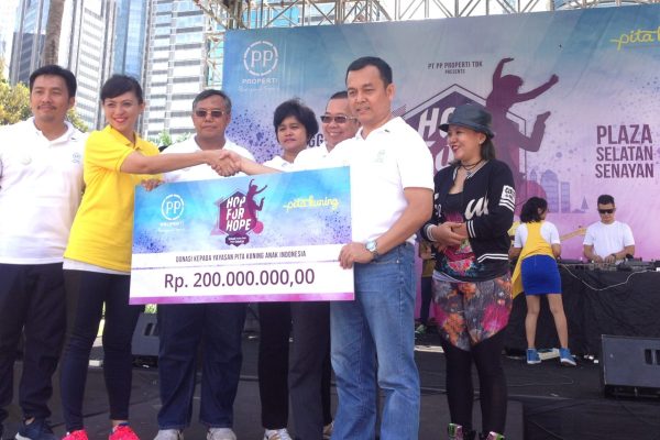 Senam Zumba Bersama PT PP Properti Tbk untuk Membantu Pasien Anak dengan Kanker di Pita Kuning