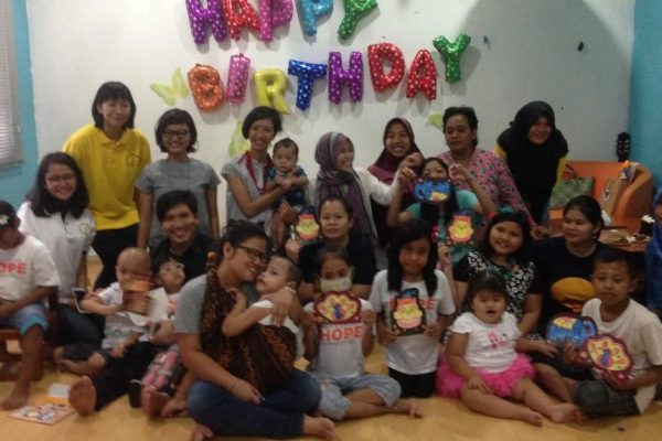 Rayakan Ulang Tahun Anak Pita Kuning Bersama Rumah Harapan Valencia
