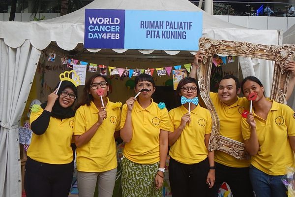 Rumah Paliatif Pita Kuning Meriahkan World Cancer Day Carnival 2017