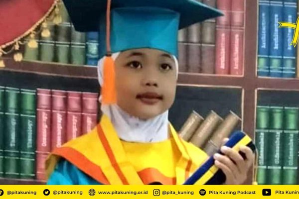 Anak Pita Kuning Riani Lulus TK