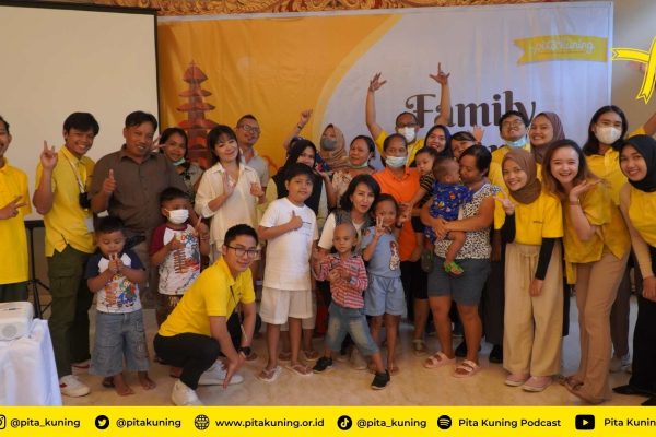 Family Gathering Pita Kuning Bali