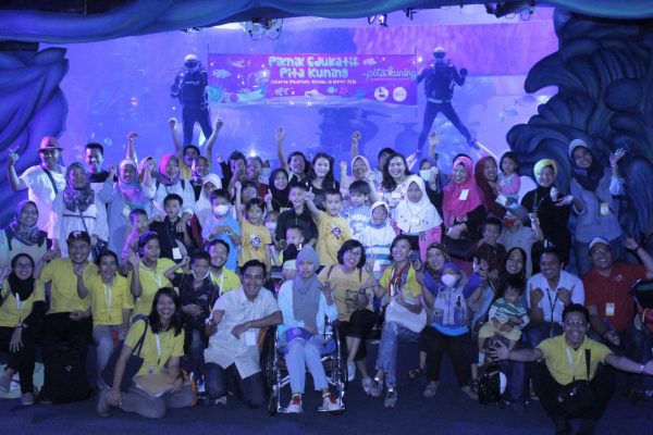 Bersama Hero Group dan One Stop Charity, Pita Kuning Menggelar Piknik Edukatif ke Jakarta Aquarium