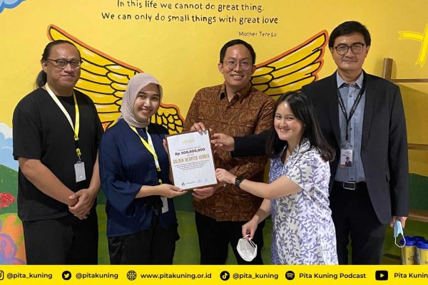 Penyerahan Donasi Lotus Archi x Pita Kuning