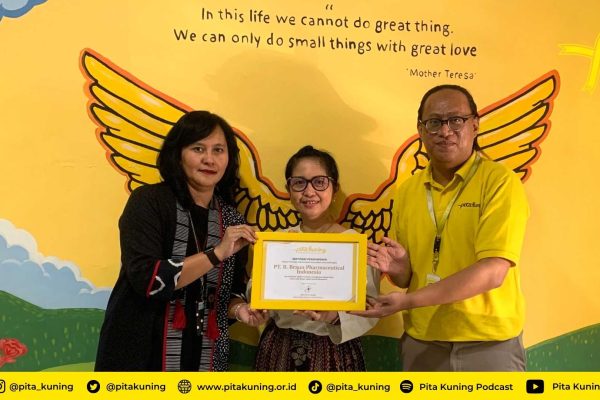 Virtual Charity Run B. Braun_Penyerahan Donasi untuk Pita Kuning