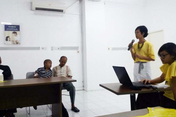 Pita Kuning Berbagi Bersama Komunitas Sahabat dr. Dina di RS Umum Siloam